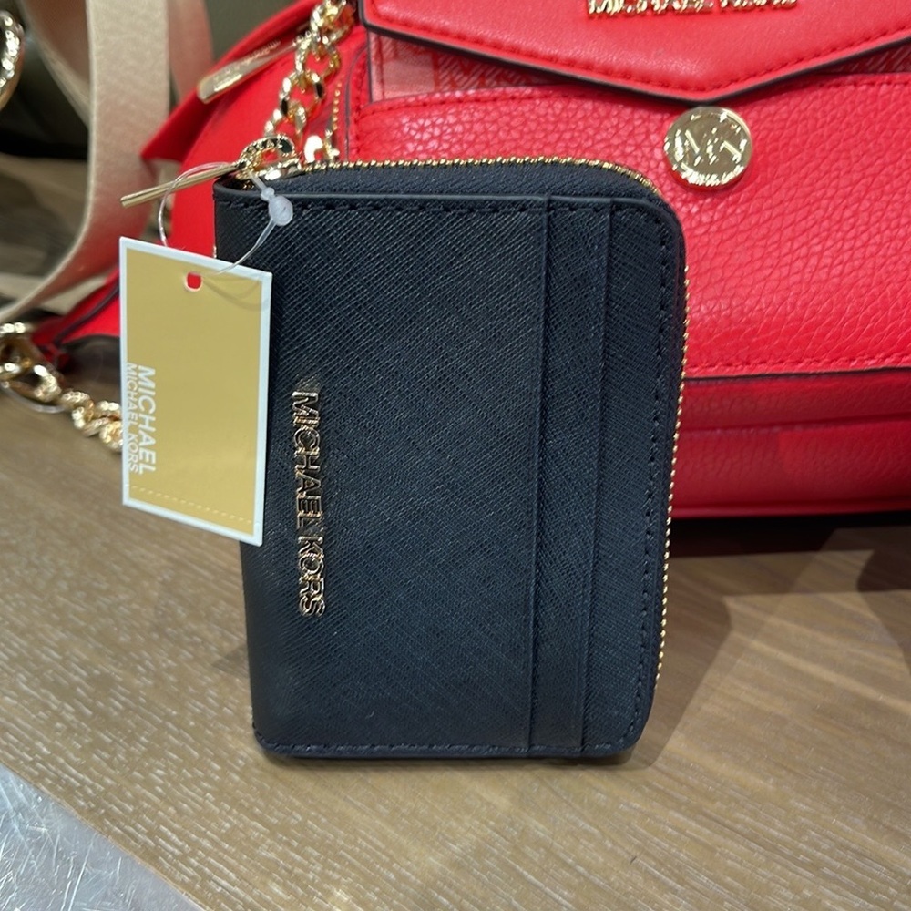 Michael Kors Jet Set Travel Medium Zip Around Card Case 
Color: Black
NWT